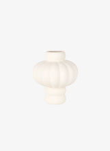 将图片加载到图库查看器，LOUISE ROE COPENHAGEN l Ceramic Balloon Vase 02 Raw White